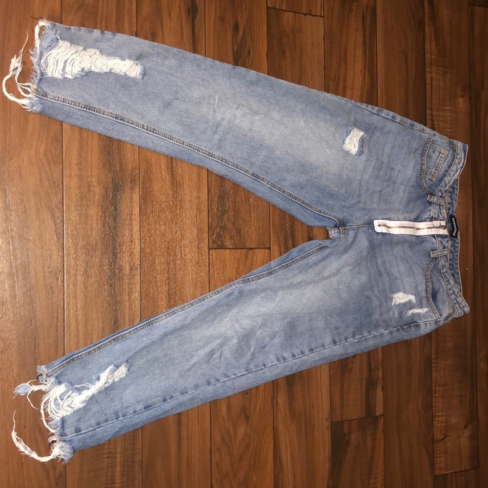 Light blue denim cropped jeans